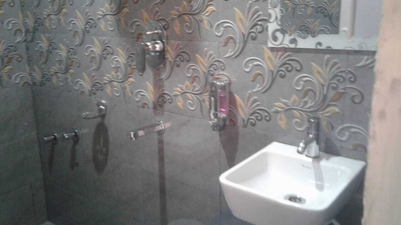 Junior Room | Bathroom