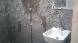 Junior Room | Bilik Mandi