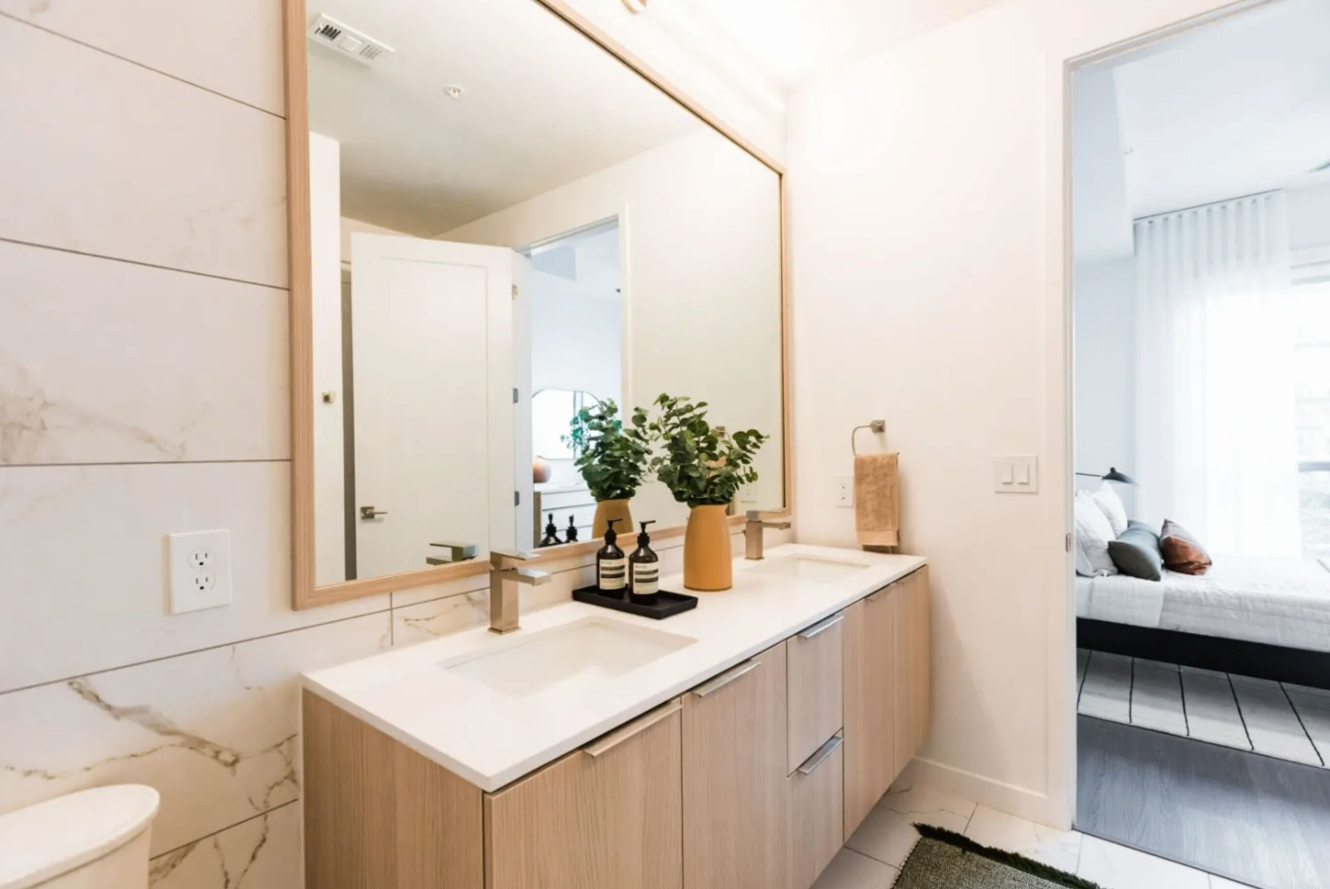 Family Friendly accommodations for 8. Close to PARC stadium
