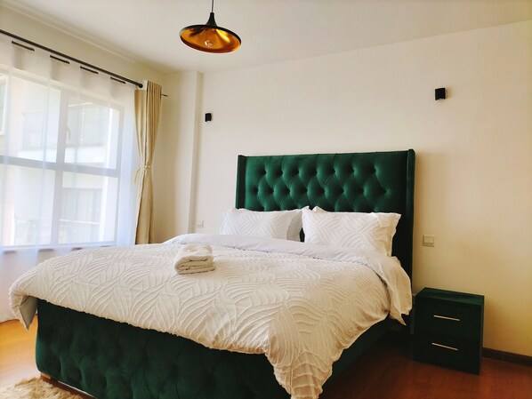 2 bedrooms, iron/ironing board, WiFi, bed sheets - Luxurious 2BR near UN Complex (Ruaka)