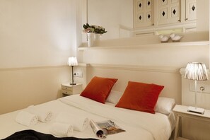 Iron/ironing board, free WiFi, bed sheets