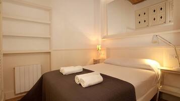 1 bedroom, iron/ironing board, travel cot, free WiFi