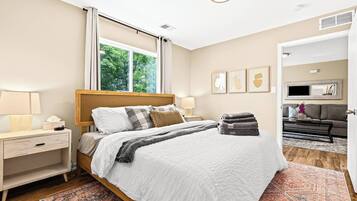 1 slaapkamer, een strijkplank/strijkijzer, gratis wifi, beddengoed