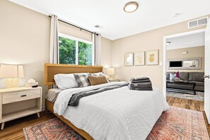 1 bedroom, iron/ironing board, free WiFi, bed sheets - Step-Free 1BR in Roseville | King Bed | End Unit (Roseville)