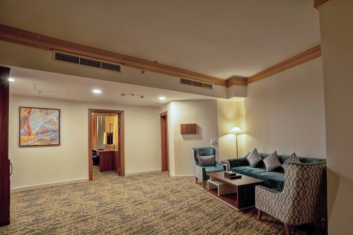 Crown Suite | Khu phòng khách | TV màn hình phẳng 