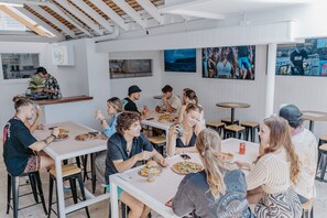 Dining - Surf Inn Boutique Backpackers (Surfers Paradise)