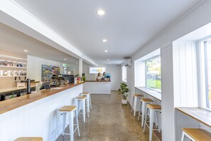 Reception - Surf Inn Boutique Backpackers (Surfers Paradise)