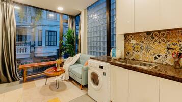 Comfort Double Room | Private kitchen | Fridge, microwave