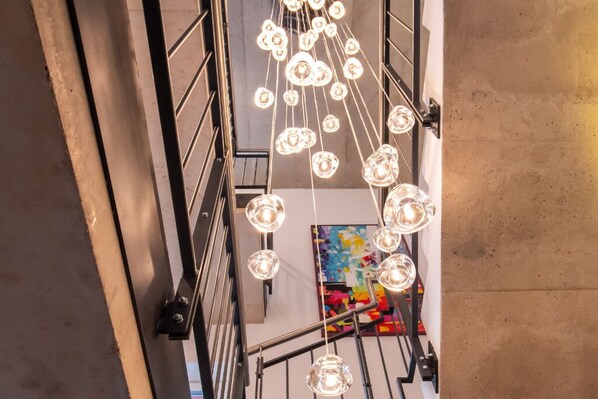 المنشأة من الداخل