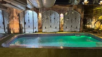 Piscina coperta, piscina all'aperto