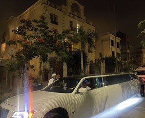 المنطقة المحيطة بالمنشأة