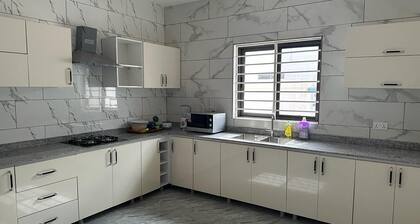Private rooms in a cosy 4-bedroom house in a gated community