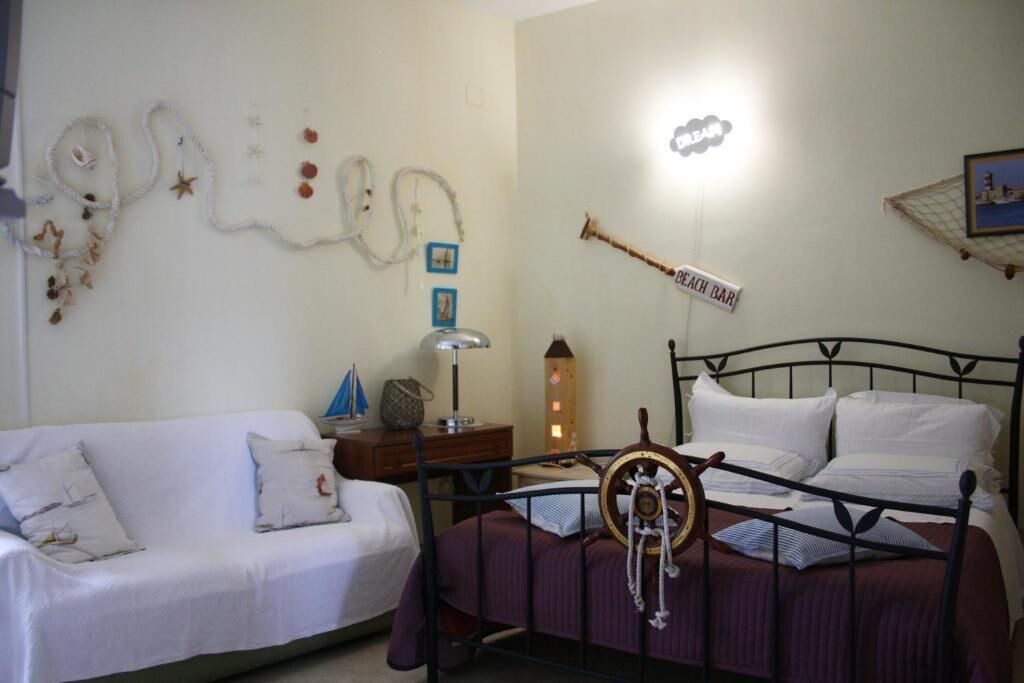 A bedroom with a bed, a nightstand, a lamp, a decorative wall, and a sign that says "Each Bar".