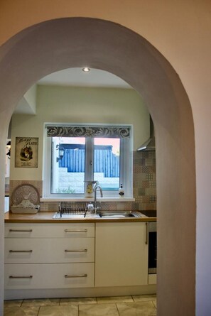 Fridge, microwave, oven, stovetop - Cartref,1860's Family home
Overlooks Bridgend, Newcastle Castle, Pet Friendly. (Bridgend)