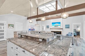 Nicht klassifiziertes Bild, 2 von 79, Schaltfläche