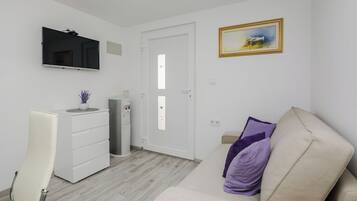 Rumah Comfort | Area keluarga | Televisi layar datar 100-cm dengan saluran TV satelit