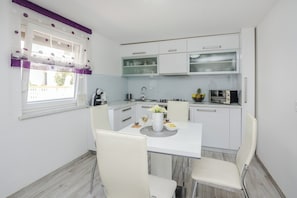 Comfort House | Private kitchen | Full-size fridge, microwave, oven, toaster - Holiday home Bukal (Vir)