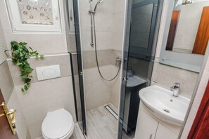 Comfort House | Bathroom | Shower, hair dryer, towels - Holiday home Bukal (Vir)