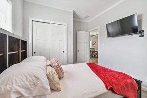 2 bedrooms, iron/ironing board, travel cot, WiFi