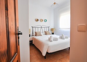 3 bedrooms, down comforters, individually furnished, soundproofing - Paredones I Villa Rural Caminito del Rey (Álora)