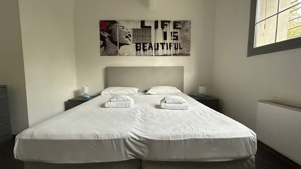 1 slaapkamer, een strijkplank/strijkijzer, wifi, beddengoed