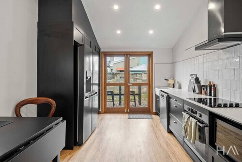 Charm on Forster – Great for Groups & Pet Lovers