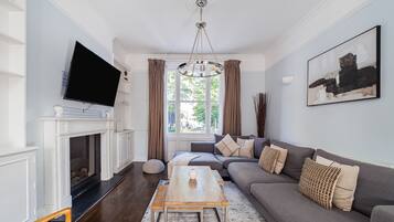 Apartment | Living area | 37-inch flat-screen TV with cable channels, Netflix, streaming services