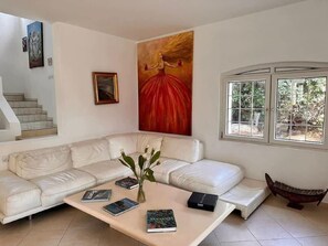 Fernseher, Kamin, Videospiele, DVD-Player