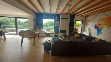 Cheminée, écrans d'ordinateur, imprimantes