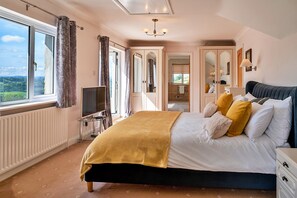 5 bedrooms, free WiFi, bed sheets