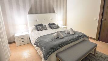 Panoramic Villa | 4 bedrooms, iron/ironing board, free WiFi