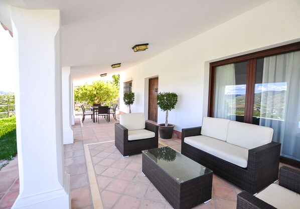 Panoramic Villa | Terrace/patio - El Capricho Villa Rural Caminito del Rey (Álora)