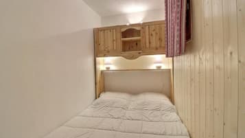 WiFi, bed sheets