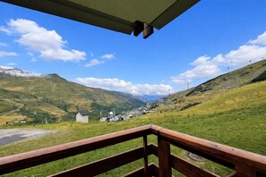 Property grounds - 100m from shops, 1st floor, view mountain, balcony, tv, 20m², Les Menuires (Les Menuires)