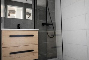 Bathtub