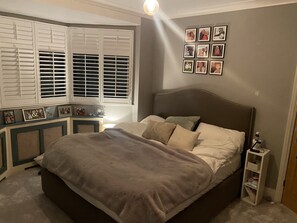 4 soverom, strykejern/-brett, wi-fi og sengetøy