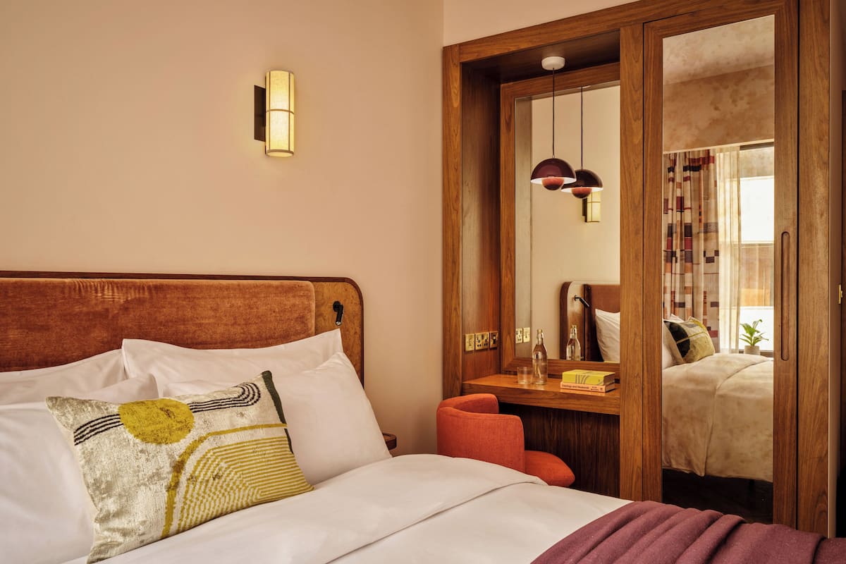 1 bedroom, Egyptian cotton sheets, premium bedding, minibar