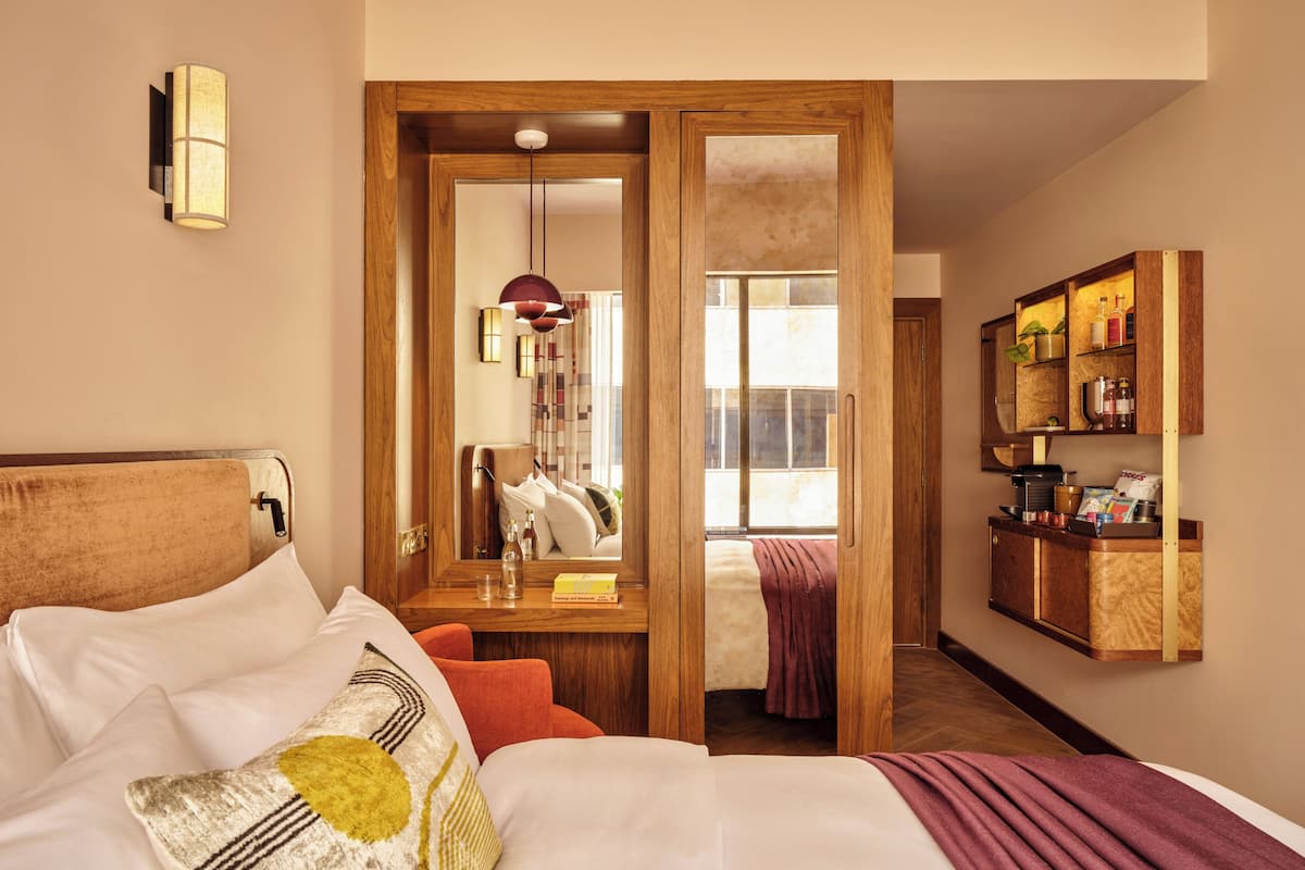 1 bedroom, Egyptian cotton sheets, premium bedding, minibar
