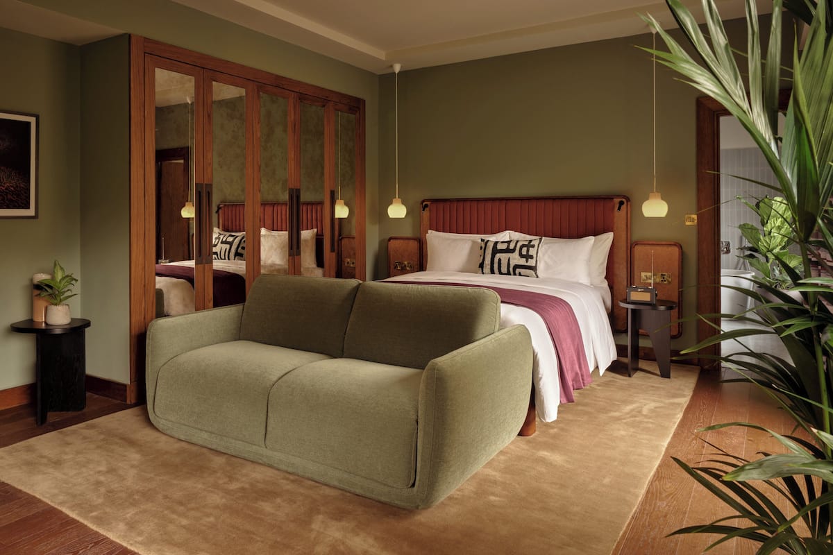 1 bedroom, Egyptian cotton sheets, premium bedding, minibar