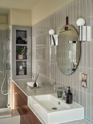 Shower, rainfall showerhead, designer toiletries, hair dryer
