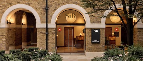 Majoituspaikan sisäänkäynti