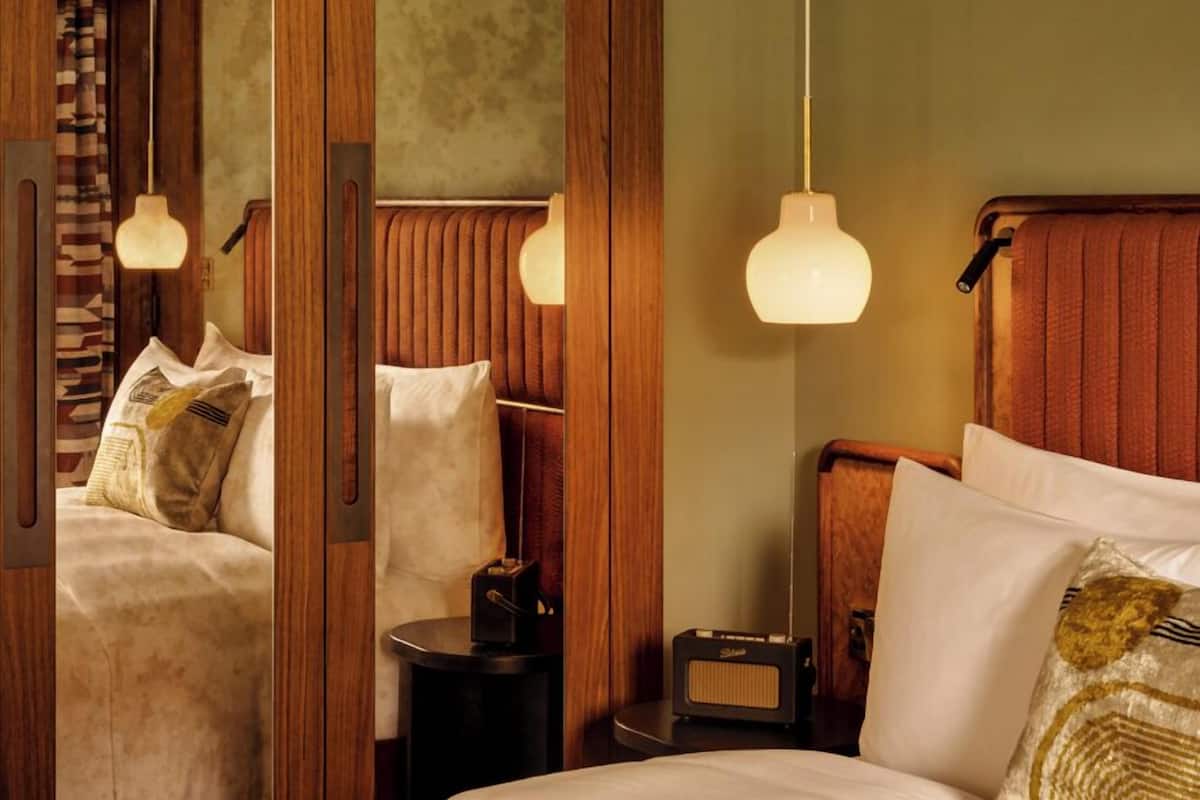 1 bedroom, Egyptian cotton sheets, premium bedding, minibar