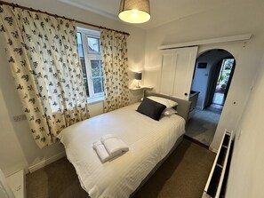 3 bedrooms, iron/ironing board, free WiFi, bed sheets - Wonderful Town House where the President stays when in Killarney (Killarney)