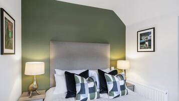 Three Bedroom Apartment | Premium bedding, iron/ironing board, free WiFi, bed sheets