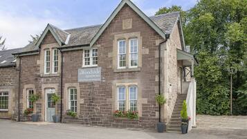 Three Bedroom Apartment | Premium bedding, iron/ironing board, free WiFi, bed sheets