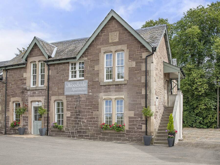 أغطية فراش متميزة ومكواة/لوح كي وواي فاي مجانًا وملاءات أسرّة