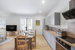 Three Bedroom Apartment | Private kitchen - The Woodside Apartments (Doune)