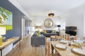 Three Bedroom Apartment | Private kitchen - The Woodside Apartments (Doune)