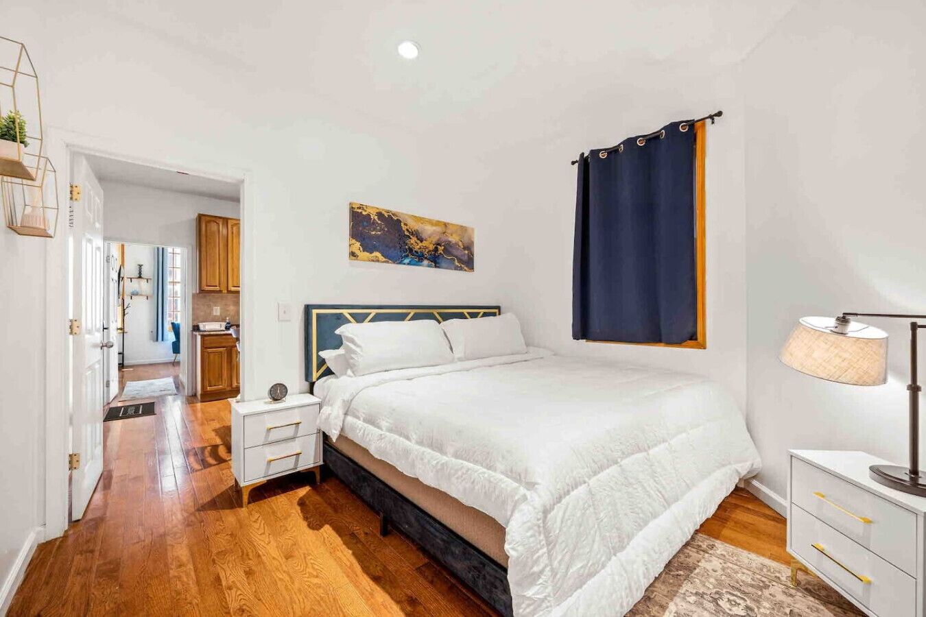 3 slaapkamers, een bureau, een strijkplank/strijkijzer, wifi