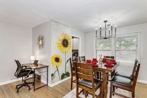 Dining - Sunflower State Oasis: King Bed, Spa & Entertainment for 9! (Wichita)